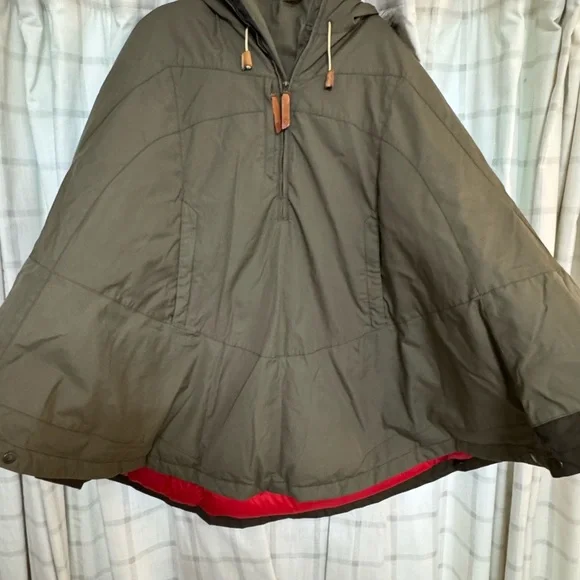 Fjallraven Red Hooded Poncho - Picture 2 of 9